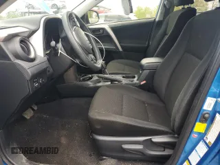 2018 Toyota RAV4 LE z VIN JTMBFREV6JJ260625, wystawiony jako Copart lot #56624485 z przebiegiem 47 281 mil mil oraz Szkoda całkowita • Salvage title. Historia ofert i sprzedaży dostępna na DreamBid. Obrazek 7.