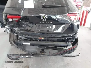 2024 Volkswagen Tiguan SE R-Line Black z VIN 3VVCB7AX4RM106944, wystawiony jako IAAI lot #42121362 z przebiegiem 11 777 mil mil oraz . Historia ofert i sprzedaży dostępna na DreamBid. Obrazek 6.