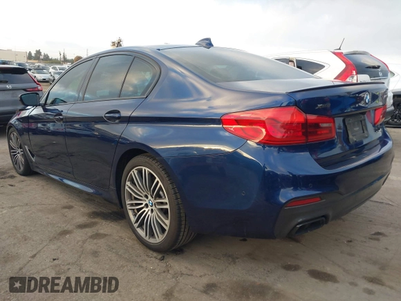 2019 BMW 5 Series M550i xDrive z VIN WBAJB9C54KB288992, wystawiony jako IAAI lot #41302127 z przebiegiem 48 418 mil mil oraz . Historia ofert i sprzedaży dostępna na DreamBid. Obrazek 3.
