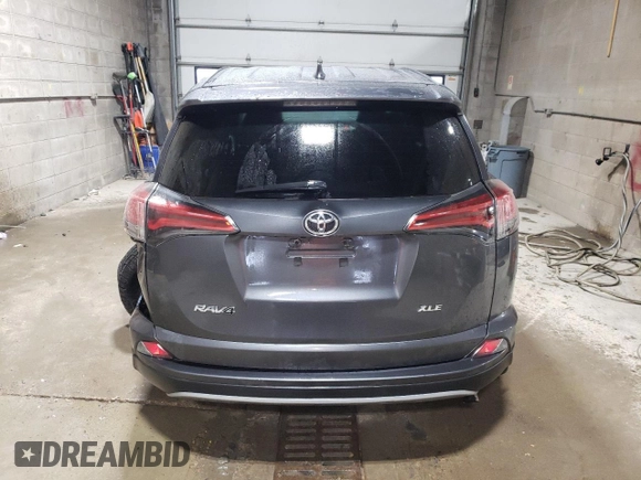 2018 Toyota RAV4 XLE z VIN 2T3WFREV9JW410228, wystawiony jako Copart lot #52987615 z przebiegiem 206 487 mil mil oraz Szkoda całkowita • Salvage title. Historia ofert i sprzedaży dostępna na DreamBid. Obrazek 6.