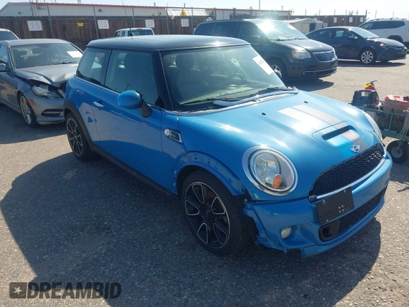 2012 MINI Hardtop S z VIN WMWSV3C55CTY29181, wystawiony jako IAAI lot #42621045 z przebiegiem 68 706 mil mil oraz . Historia ofert i sprzedaży dostępna na DreamBid. Obrazek 1.