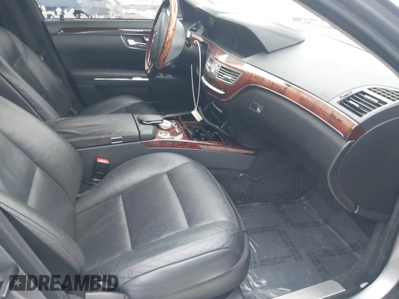 2012 Mercedes-Benz S 550 z VIN WDDNG7DB8CA431860, wystawiony jako IAAI lot #41567341 z przebiegiem 93 729 mil mil oraz . Historia ofert i sprzedaży dostępna na DreamBid. Obrazek 5.