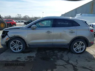 2015 Lincoln MKC z VIN 5LMCJ2A96FUJ47386, wystawiony jako IAAI lot #41525018 z przebiegiem 97 670 mil mil oraz . Historia ofert i sprzedaży dostępna na DreamBid. Obrazek 14.