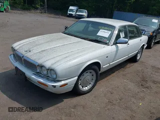 1999 Jaguar XJ z VIN SAJKD6045XC875524, wystawiony jako IAAI lot #42396434 z przebiegiem 167 104 mil mil oraz . Historia ofert i sprzedaży dostępna na DreamBid. Obrazek 2.