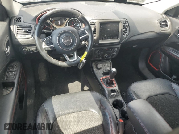 2019 Jeep Compass Trailhawk z VIN 3C4NJDDB3KT739939, wystawiony jako Copart lot #56695985 z przebiegiem 99 941 mil mil oraz Szkoda całkowita • Salvage title. Historia ofert i sprzedaży dostępna na DreamBid. Obrazek 8.
