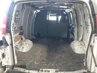 2007 Chevrolet Express Cargo z VIN 1GCFG15X571105039, wystawiony jako IAAI lot #41763534 z przebiegiem 134 696 mil mil oraz . Historia ofert i sprzedaży dostępna na DreamBid. Obrazek 8.
