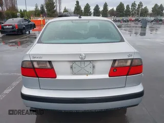 2001 Saab 9-5 with VIN YS3ED48E313047145, listed as a IAAI auction lot 41725537 with 137,708 mi miles. Bid and sale history available at carsss.com. Image 16.
