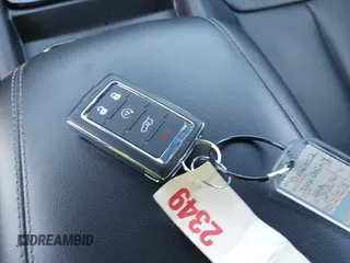 2024 Jeep Grand Cherokee Limited z VIN 1C4RJKBG3R8549670, wystawiony jako IAAI lot #42685618 z przebiegiem 41 868 mil mil oraz . Historia ofert i sprzedaży dostępna na DreamBid. Obrazek 11.
