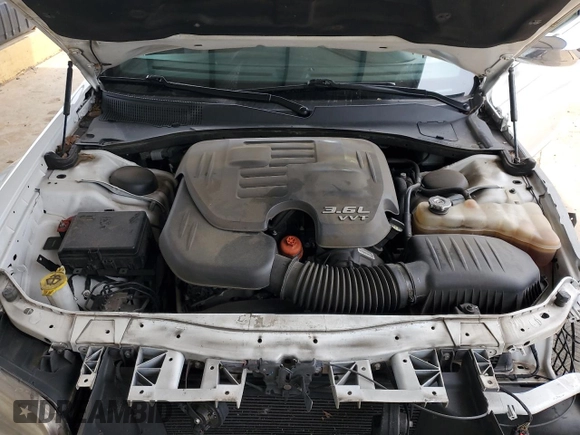 2018 Chrysler 300 Limited z VIN 2C3CCAEG7JH314035, wystawiony jako Copart lot #56311455 z przebiegiem 130 490 mil mil oraz Szkoda całkowita • Salvage title. Historia ofert i sprzedaży dostępna na DreamBid. Obrazek 11.