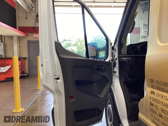 2023 Ford Transit Cargo с VIN 1FTBR1X80PKC02478, выставлен на аукционе IAAI как лот 42791988 с пробегом 40 987 миль миль и . История ставок и продаж доступна на DreamBid. Изображение 21.