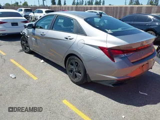 2023 Hyundai Elantra SEL z VIN KMHLM4AG0PU578263, wystawiony jako IAAI lot #41981023 z przebiegiem 44 015 mil mil oraz . Historia ofert i sprzedaży dostępna na DreamBid. Obrazek 3.
