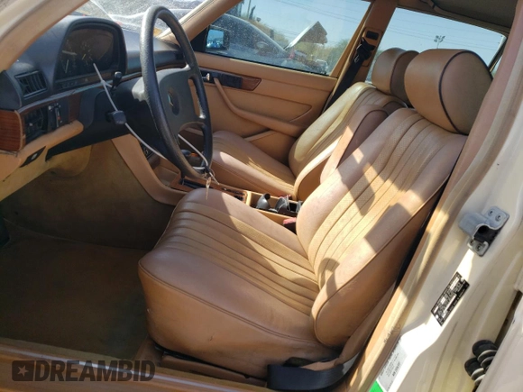 1984 Mercedes-Benz 300 SD z VIN WDBCB20A7EA016286, wystawiony jako Copart lot #76601734 z przebiegiem 110 036 mil mil oraz Szkoda całkowita • Salvage title. Historia ofert i sprzedaży dostępna na DreamBid. Obrazek 7.
