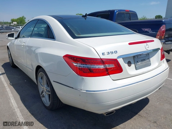2011 Mercedes-Benz E-Class E 350 with VIN WDDKJ5GB8BF076503, listed as a IAAI auction lot 42038949 with 183,181 mi miles. Bid and sale history available at carsss.com. Image 6.