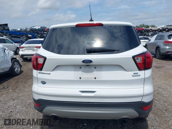 2019 Ford Escape SE z VIN 1FMCU0GD1KUA12322, wystawiony jako IAAI lot #42232033 z przebiegiem 141 764 mil mil oraz . Historia ofert i sprzedaży dostępna na DreamBid. Obrazek 16.