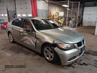 2008 BMW 3 Series 328i z VIN WBAVA37598NL44749, wystawiony jako IAAI lot #42135352 z przebiegiem 132 821 mil mil oraz . Historia ofert i sprzedaży dostępna na DreamBid. Obrazek 1.
