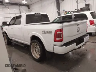 2019 Ram 2500 Laramie z VIN 3C6UR5FL7KG657180, wystawiony jako IAAI lot #41714476 z przebiegiem 97 334 mil mil oraz . Historia ofert i sprzedaży dostępna na DreamBid. Obrazek 3.