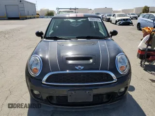 2011 MINI Hardtop S with VIN WMWSV3C57BTY16043, listed as a Copart auction lot 59337575 with 84,617 mi miles and Salvage title. Bid and sale history available at DreamBid. Image 5.