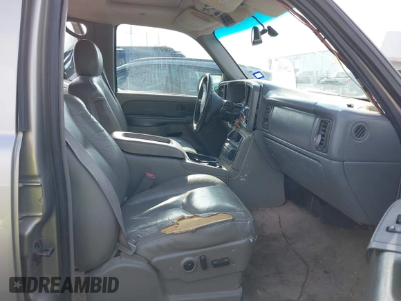 2003 Chevrolet Suburban Z71 with VIN 3GNFK16Z43G112291, listed as a IAAI auction lot 42148059 with Not Provided miles. Bid and sale history available at carsss.com. Image 5.