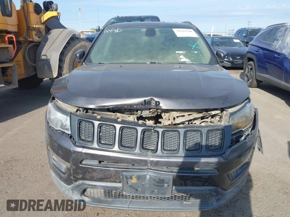 2019 Jeep Compass Altitude z VIN 3C4NJCBB8KT726956, wystawiony jako IAAI lot #39195540 z przebiegiem Nie podano mil oraz . Historia ofert i sprzedaży dostępna na DreamBid. Obrazek 6.