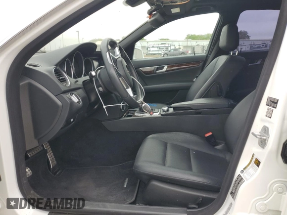2014 Mercedes-Benz C 250 Sport с VIN WDDGF4HB1EA957805, выставлен на аукционе Copart как лот 53570455 с пробегом 35 894 миль миль и Списание • Salvage title. История ставок и продаж доступна на DreamBid. Изображение 7.