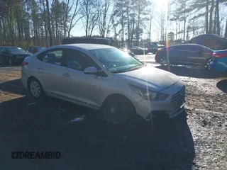 2021 Hyundai Accent SE z VIN 3KPC24A6XME134920, wystawiony jako IAAI lot #41394321 z przebiegiem 73 028 mil mil oraz . Historia ofert i sprzedaży dostępna na DreamBid. Obrazek 1.