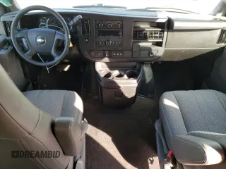 2023 Chevrolet Express Passenger LS z VIN 1GAZGNFP9P1138816, wystawiony jako Copart lot #49766225 z przebiegiem 105 216 mil mil oraz Szkoda całkowita • Salvage title. Historia ofert i sprzedaży dostępna na DreamBid. Obrazek 8.