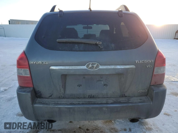 2008 Hyundai Tucson GL with VIN KM8JM72D68U753257, listed as a Copart auction lot 88053695 with 300,344 mi miles and Clean Title. Bid and sale history available at carsss.com. Image 6.