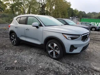 2024 Volvo XC40 Plus Bright Theme z VIN YV4L12UE0R2303399, wystawiony jako Copart lot #74531594 z przebiegiem 7 281 mil mil oraz Szkoda całkowita • Salvage title. Historia ofert i sprzedaży dostępna na DreamBid. Obrazek 4.