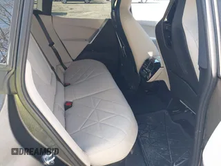 2025 BMW iX xDrive50 z VIN WB523CF09SCS94052, wystawiony jako IAAI lot #41822349 z przebiegiem 1233 mil mil oraz . Historia ofert i sprzedaży dostępna na DreamBid. Obrazek 8.