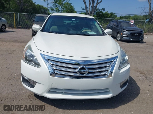 2015 Nissan Altima 2.5 SV with VIN 1N4AL3AP6FC434347, listed as a IAAI auction lot 42058176 with 131,022 mi miles. Bid and sale history available at carsss.com. Image 13.