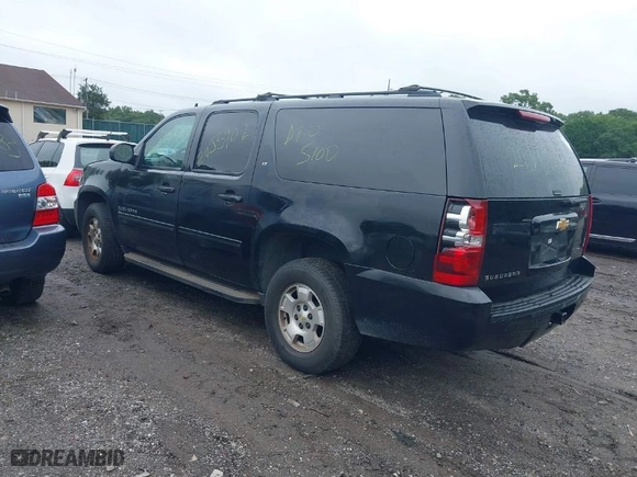 2014 Chevrolet Suburban LT with VIN 1GNSKJE76ER211325, listed as a IAAI auction lot 40072555 with 999,999 mi miles. Bid and sale history available at carsss.com. Image 3.