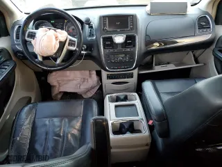 2011 Chrysler Town & Country Touring-L with VIN 2A4RR8DG4BR758932, listed as a Copart auction lot 44698295 with 147,953 mi miles and Salvage Title. Bid and sale history available at carsss.com. Image 8.
