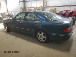 2000 Mercedes-Benz E-Class AWD with VIN WDBJF82G4YX027683, listed as a Copart auction lot 77146524 with 228,654 mi miles and Clean Title. Bid and sale history available at carsss.com. Image 2.