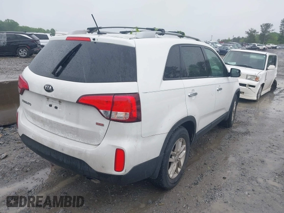 2014 Kia Sorento LX with VIN 5XYKT4A70EG489682, listed as a IAAI auction lot 42088723 with 180,471 mi miles and . Bid and sale history available at carsss.com. Image 4.