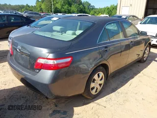 2008 Toyota Camry LE z VIN 4T1BE46K38U241786, wystawiony jako IAAI lot #42522233 z przebiegiem 280 856 mil mil oraz . Historia ofert i sprzedaży dostępna na DreamBid. Obrazek 4.
