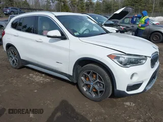 2017 BMW X1 xDrive28i z VIN WBXHT3Z32H4A56492, wystawiony jako IAAI lot #41718221 z przebiegiem 72 945 mil mil oraz . Historia ofert i sprzedaży dostępna na DreamBid. Obrazek 1.