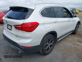 2018 BMW X1 sDrive28i with VIN WBXHU7C38J5L05985, listed as a IAAI auction lot 42014649 with 77,082 mi miles. Bid and sale history available at carsss.com. Image 4.