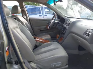 2004 Infiniti I35 with VIN JNKDA31A74T209228, listed as a IAAI auction lot 42181808 with 202,647 mi miles. Bid and sale history available at carsss.com. Image 5.