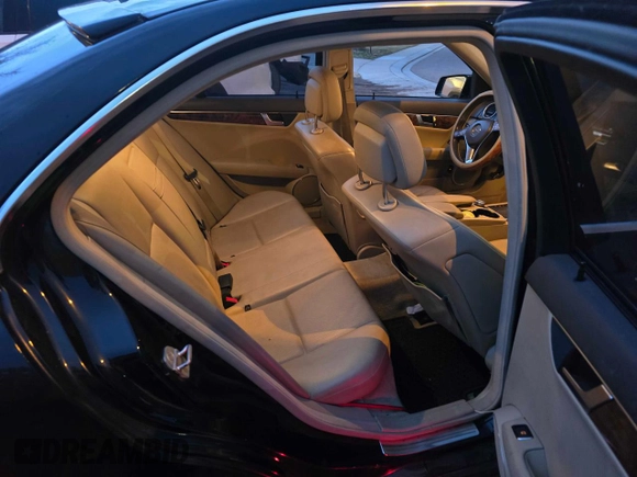 2012 Mercedes-Benz C 300 Sport z VIN WDDGF8BB3CR193809, wystawiony jako Copart lot #51398125 z przebiegiem 178 950 mil mil oraz Szkoda całkowita • Salvage title. Historia ofert i sprzedaży dostępna na DreamBid. Obrazek 6.