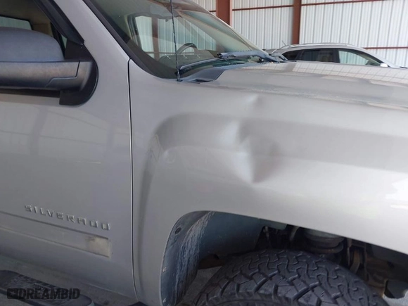 2010 Chevrolet Silverado 1500 LT with VIN 3GCRKSE31AG258718, listed as a IAAI auction lot 42061306 with 220,656 mi miles. Bid and sale history available at carsss.com. Image 17.
