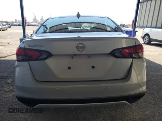 2025 Nissan Versa SV z VIN 3N1CN8EV8SL835919, wystawiony jako Copart lot #60416195 z przebiegiem 6 754 mil mil oraz Czysty tytuł • Clean title. Historia ofert i sprzedaży dostępna na DreamBid. Obrazek 6.