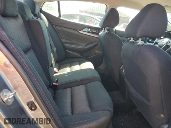 2018 Nissan Maxima S z VIN 1N4AA6APXJC403313, wystawiony jako Copart lot #55861785 z przebiegiem 146 963 mil mil oraz Szkoda całkowita • Salvage title. Historia ofert i sprzedaży dostępna na DreamBid. Obrazek 10.