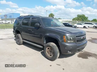 2010 Chevrolet Tahoe LT z VIN 1GNMCBE31AR159444, wystawiony jako IAAI lot #41902232 z przebiegiem 239 925 mil mil oraz . Historia ofert i sprzedaży dostępna na DreamBid. Obrazek 1.