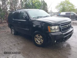 2008 Chevrolet Tahoe 3LT z VIN 1GNFK13088R157201, wystawiony jako IAAI lot #42328632 z przebiegiem 217 173 mil mil oraz . Historia ofert i sprzedaży dostępna na DreamBid. Obrazek 1.