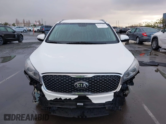 2018 Kia Sorento LX with VIN 5XYPG4A3XJG380986, listed as a IAAI auction lot 41732312 with 86,927 mi miles. Bid and sale history available at carsss.com. Image 12.