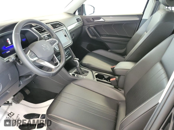 2024 Volkswagen Tiguan SE с VIN 3VV3B7AX0RM097417, выставлен на аукционе IAAI как лот 42850740 с пробегом 27 759 миль миль и . История ставок и продаж доступна на DreamBid. Изображение 9.