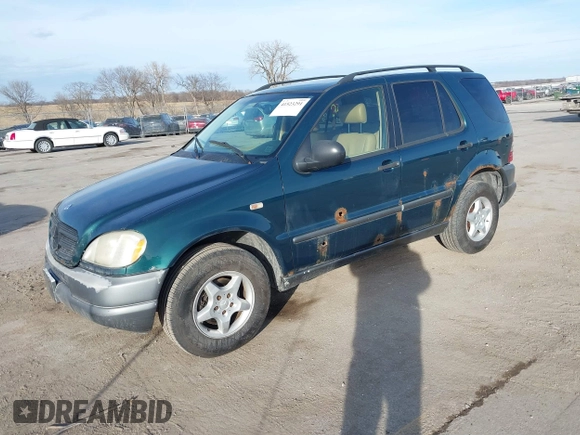 1998 Mercedes-Benz M-Class with VIN 4JGAB54E7WA034632, listed as a IAAI auction lot 41523291 with 153,241 mi miles. Bid and sale history available at carsss.com. Image 2.