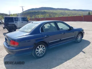 2004 Hyundai Sonata GLS with VIN KMHWF35H94A996905, listed as a IAAI auction lot 42070412 with 180,884 mi miles. Bid and sale history available at carsss.com. Image 4.