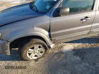 2007 Ford Escape Limited with VIN 1FMYU94197KA86109, listed as a IAAI auction lot 41307079 with 186,606 mi miles. Bid and sale history available at carsss.com. Image 6.