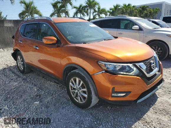 2017 Nissan Rogue SV z VIN 5N1AT2MN9HC761869, wystawiony jako Copart lot #57782335 z przebiegiem 76 896 mil mil oraz Szkoda całkowita • Salvage title. Historia ofert i sprzedaży dostępna na DreamBid. Obrazek 4.